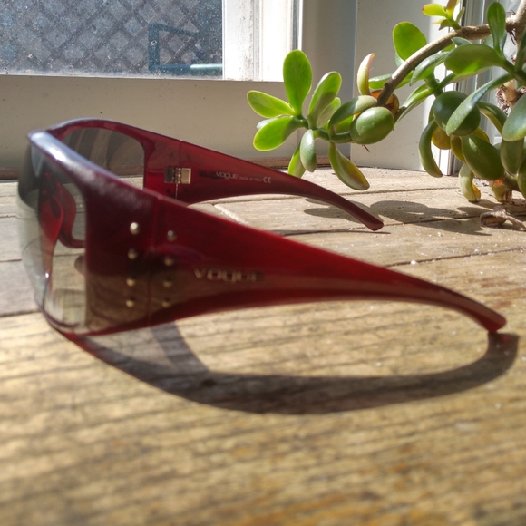 VOGUE 2409 Sunglasses - Picture 4 of 5